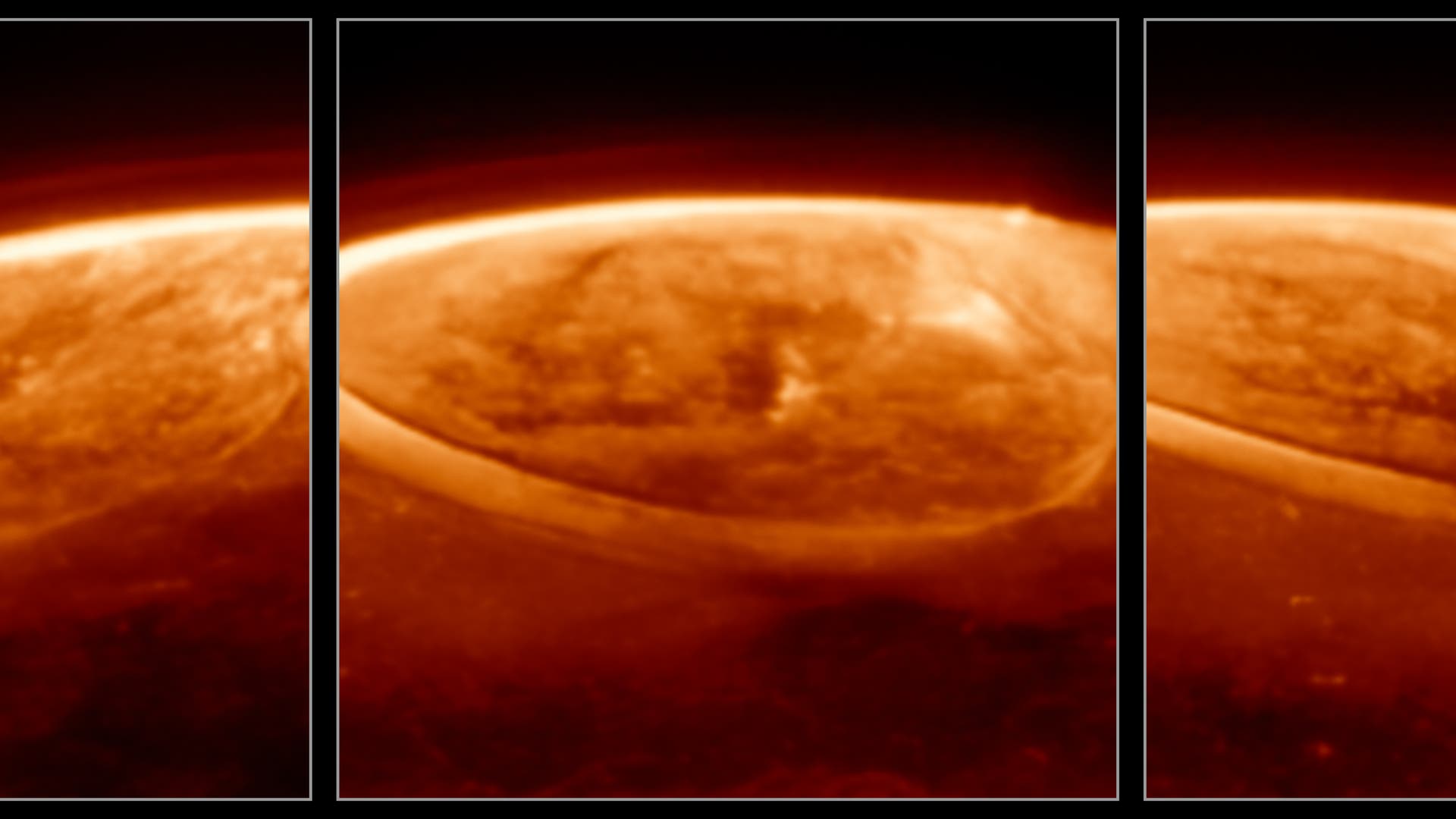 Drei nebeneinander angeordnete Infrarotbilder zeigen die Nordpolarlichter des Jupiter. Die Aufnahmen, in leuchtendem Orange und Rot, heben die dynamischen, leuchtenden Bögen und Wirbel der Aurora hervor. Die Bilder vermitteln die Intensität und Bewegung der Polarlichter auf dem Gasriesen.