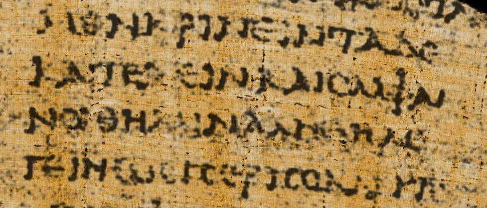 Schriftstück mit Schriftzeichen Schriftstück mit Schriftzeichen