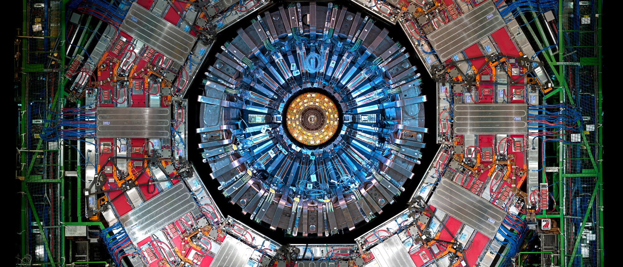 CMS-Detektor am Large Hadron Collider (LHC) CMS-Detektor am Large Hadron Collider (LHC)