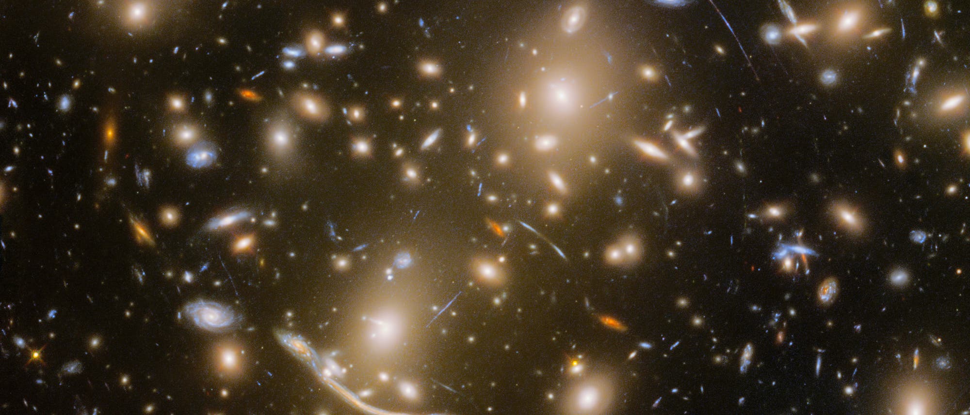 Der Galaxiencluster Abell 370 mit Einsteinringen