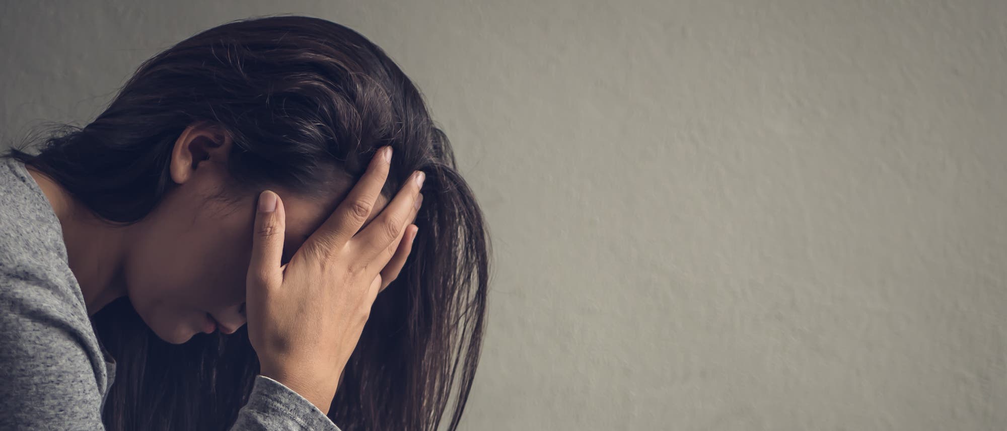Junge Frau deprimiert Junge Frau deprimiert
