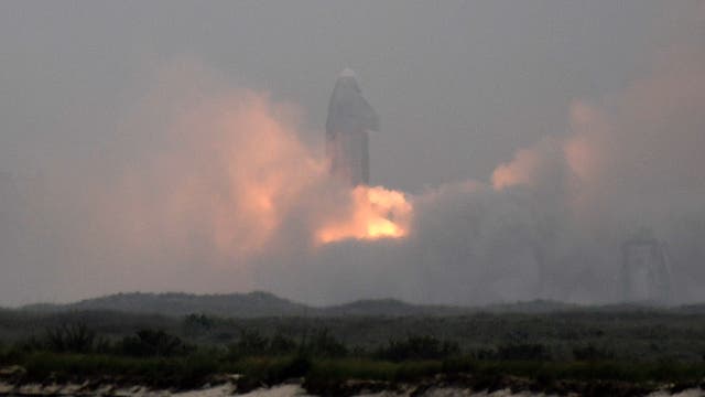 Starship SN15 beim Start.