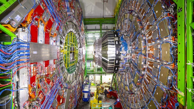 Ein Teil des Large Hadron Collider (LHC) ist unterirdisch im französischen Teil des CERN zu sehen.