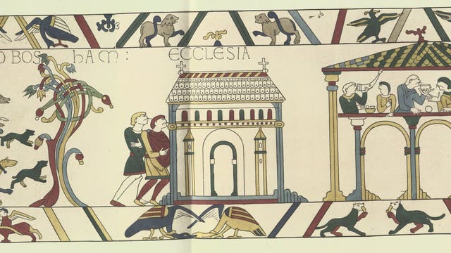 Eine Szene aus dem Teppich von Bayeux zeigt mittelalterliche Figuren und Tiere. Links reiten Männer auf Pferden, begleitet von Hunden. In der Mitte steht eine Kirche mit zwei Personen davor. Rechts sind mehrere Personen in einem Gebäude mit Säulen versammelt. Oben im Bild ist der lateinische Text "ETSVI MILITES EQUITANT AD BOSHAM ECCLESIA HIC HAROLD". Der Teppich ist reich verziert mit geometrischen Mustern und Tieren.