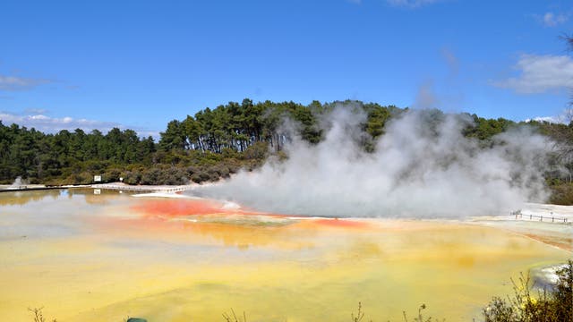 Eine hydrothermale Quelle in Wai-O-Tapu, Neuseeland.