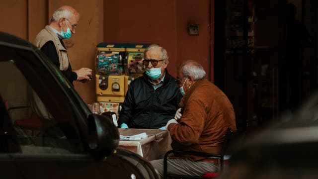 Masken können helfen, die Ausbreitung von Covid-19 zu verlangsamen. Wenn man sie richtig trägt.